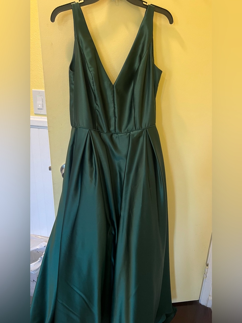 Betsy & Adam Emerald Green V-Neck Satin Prom Gown-worn once - Picture 5 of 8